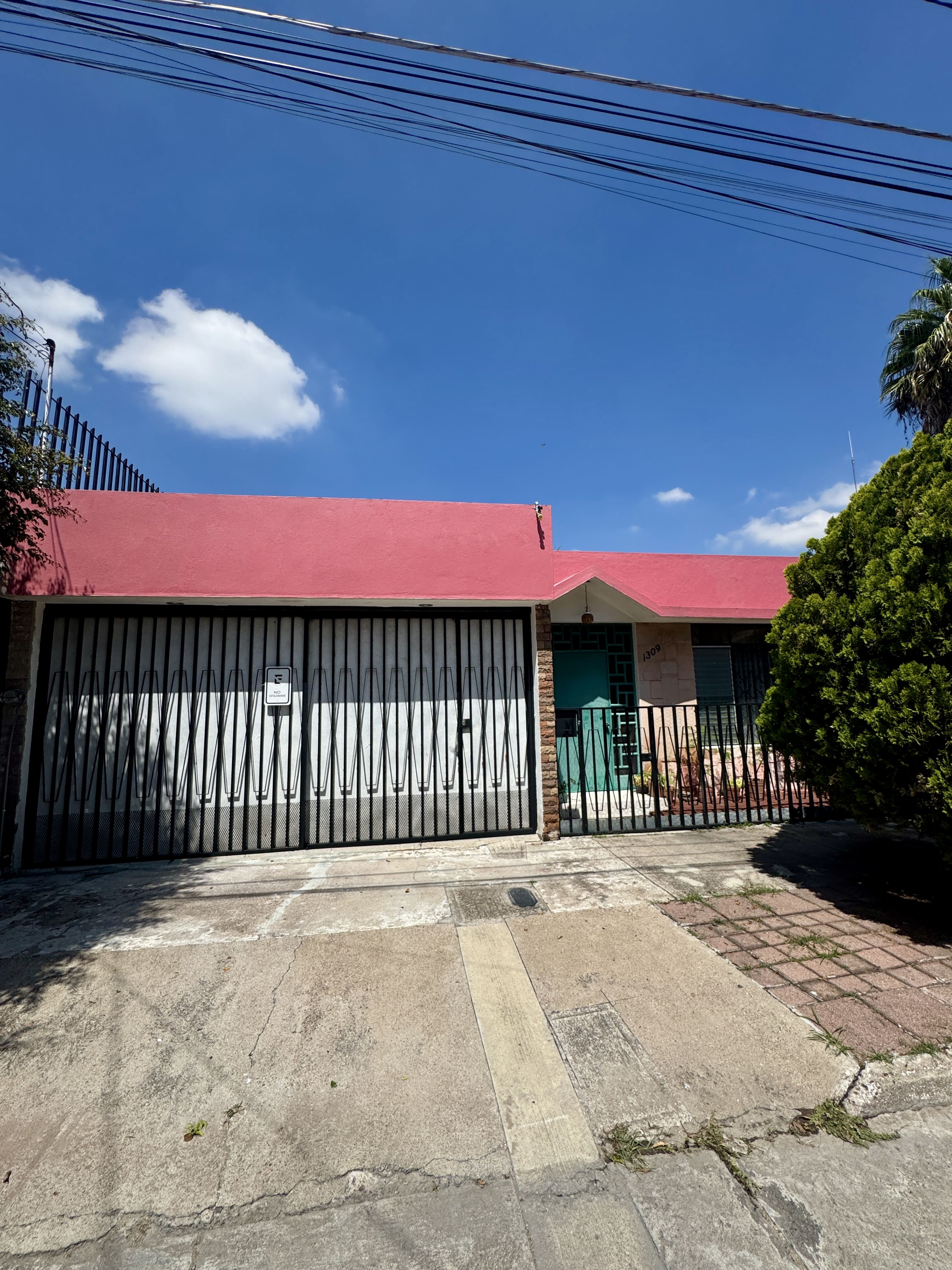 Casa en Venta al Sur de la Ciudad en Jardines de la Asuncion